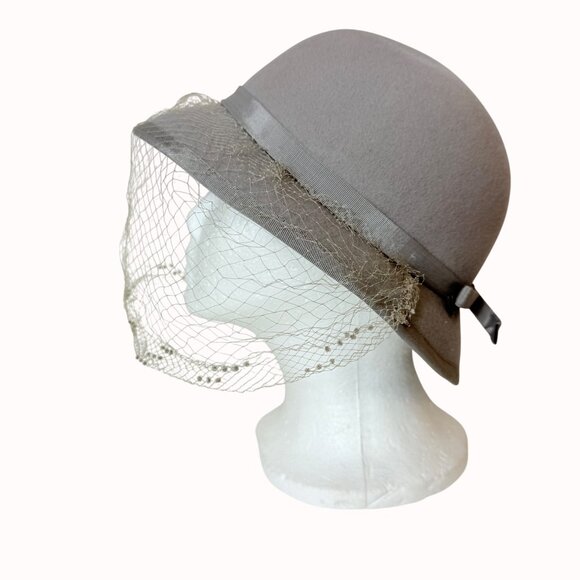 Canadian Wool Cloche Hat with Veil Gray Felt Vintage Millinery Retro 1940s Style - Picture 8 of 16